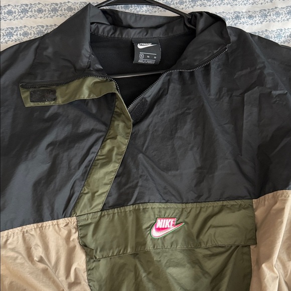 Nike Women's Black and Olive Utility Jacket XL vintage - Picture 2 of 6